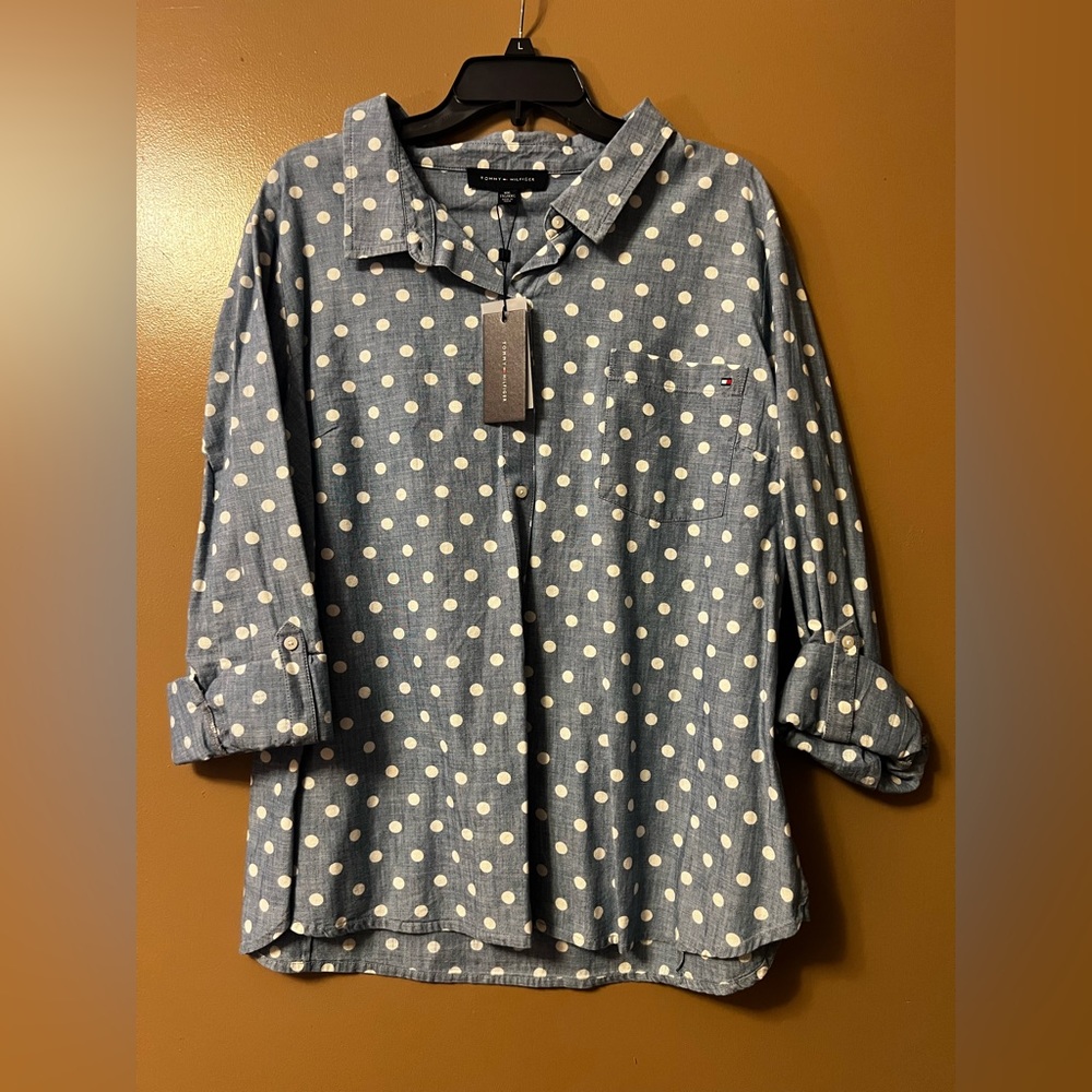 🛍️ Tommy Hilfiger button up shirt